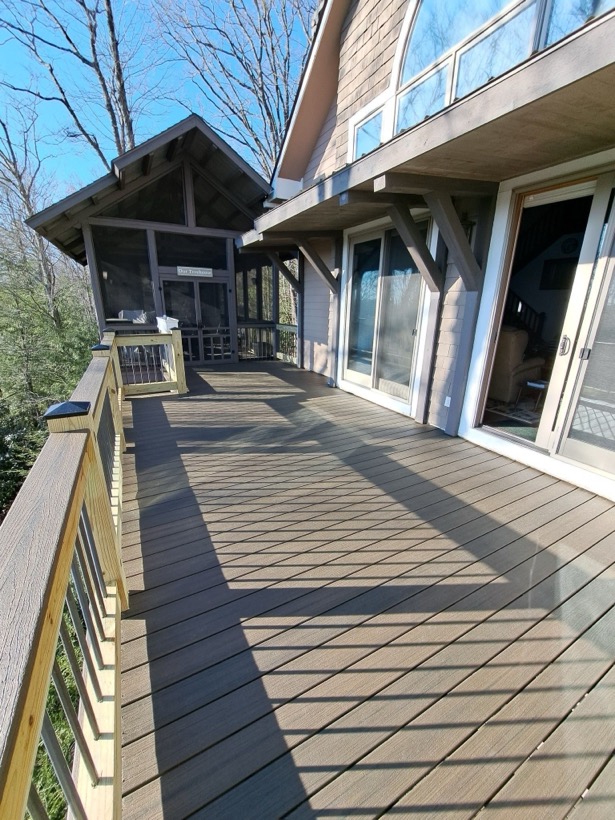 Custom Deck built by Mountain Fence & Deck in Western North Carolina