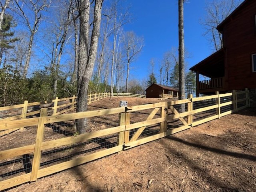 Fence and deck work in Blowing Rock